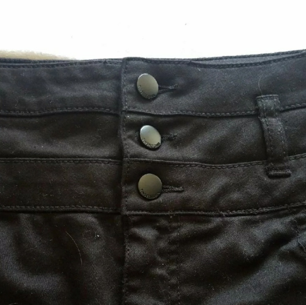 Black shorts - Picture 2 of 4